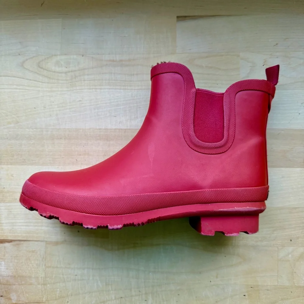 Chooka Size 8 Red Waterproof Short Chelsea Rain Boots Matte Festival